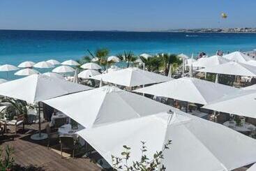 هتل Goldstar Apartments & Suites