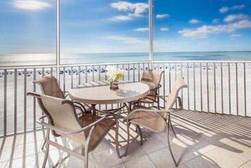 هتل Gullwing Beach Resort