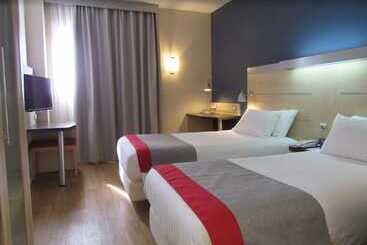 هتل Holiday Inn Express Barcelona Montmeló, An Ihg