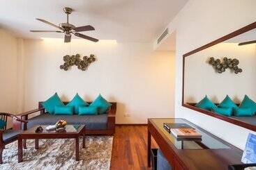 هتل Lotus Blanc Resort