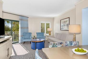 هتل Marriott's Barony Beach Club