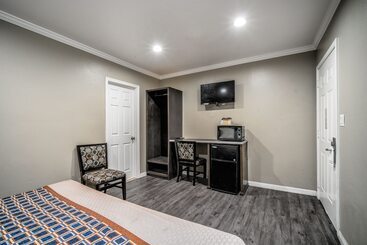 هتل Regency Inn & Suites Downey