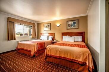 هتل Regency Inn & Suites Downey