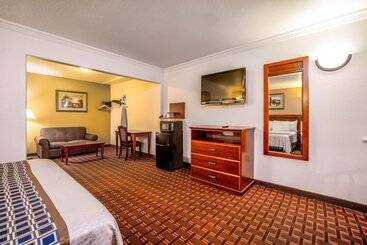 هتل Regency Inn & Suites Downey