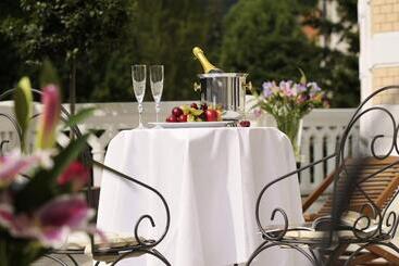 Отель Savoy Westend