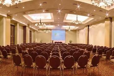 Sol De Oro Hotel & Suites
