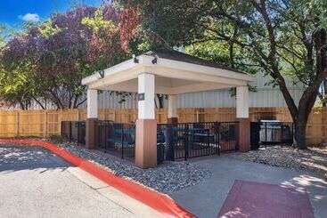 هتل Sonesta Simply Suites Austin South