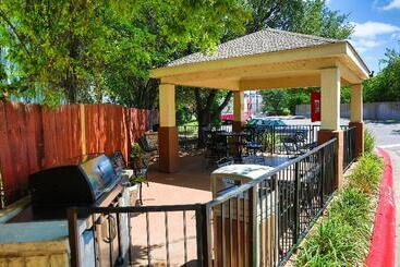 هتل Sonesta Simply Suites Austin South