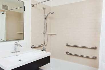 هتل Sonesta Simply Suites Detroit Ann Arbor