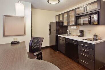 هتل Sonesta Simply Suites Detroit Ann Arbor