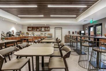 בית מלון כפרי Springhill Suites By Marriott Austin The Domain Area
