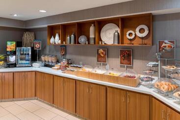 هتل Springhill Suites Grand Rapids North