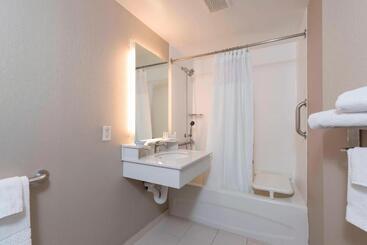 هتل Springhill Suites Grand Rapids North