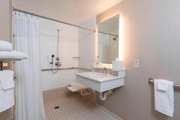 هتل Springhill Suites Grand Rapids North