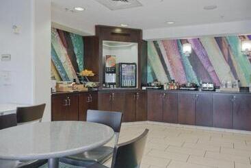 هتل Springhill Suites Grand Rapids North