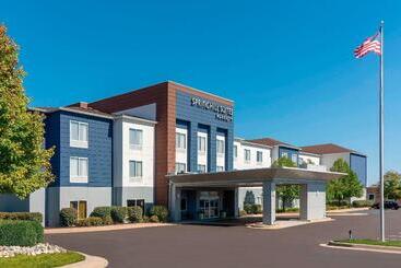 هتل Springhill Suites Grand Rapids North
