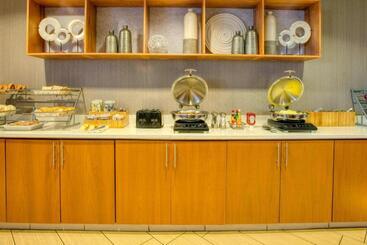 هتل Springhill Suites By Marriott Lawrence Downtown