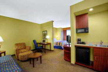 هتل Springhill Suites Milford