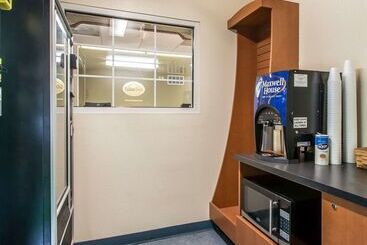 هتل Birch Hill Suites Columbia