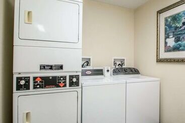 هتل Birch Hill Suites Columbia