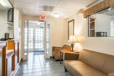 هتل Birch Hill Suites Columbia