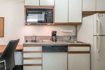 هتل Birch Hill Suites Columbia