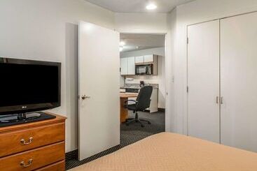 هتل Birch Hill Suites Columbia