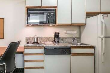 هتل Birch Hill Suites Columbia