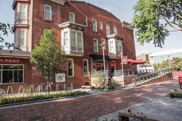هتل The Conwell Inn