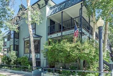 هتل The Victorian Inn