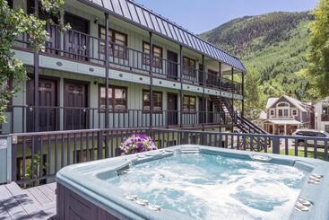 هتل The Victorian Inn