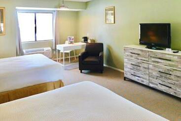 هتل Travelodge By Wyndham Big Bear Lake Ca