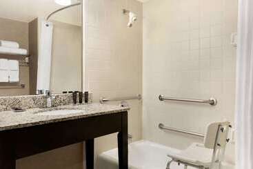 هتل Wingate By Wyndham Cincinnati Blue Ash