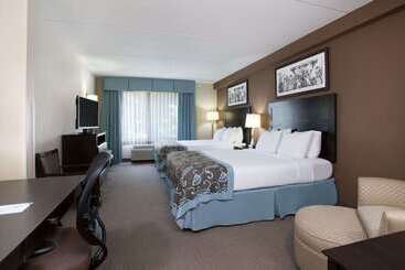 هتل Wingate By Wyndham Garner/raleigh South