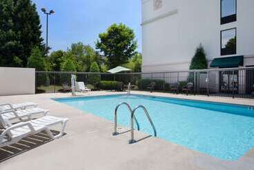 هتل Wingate By Wyndham Garner/raleigh South