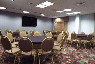 هتل Spark By Hilton Greensboro