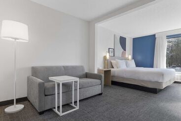 هتل Spark By Hilton Greensboro