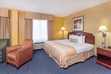 هتل Wingate By Wyndham Greenville Airport