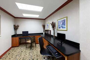 هتل Wingate By Wyndham Houston / Willowbrook