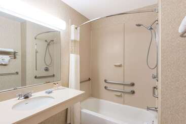 هتل Wingate By Wyndham Airport   Rockville Road