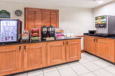 هتل Wingate By Wyndham Airport   Rockville Road