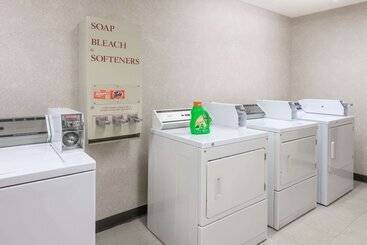 هتل Wingate By Wyndham Airport   Rockville Road