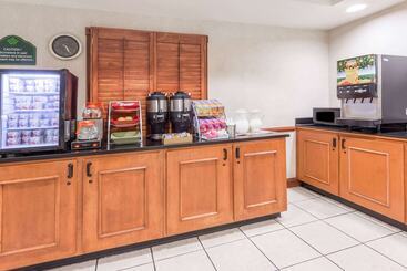 هتل Wingate By Wyndham Airport   Rockville Road