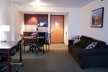 هتل Wingate By Wyndham Airport   Rockville Road