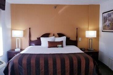 هتل Wingate By Wyndham Airport Rockville Road