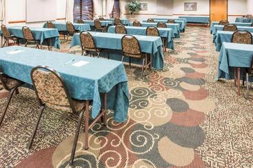 هتل Wingate By Wyndham Airport   Rockville Road