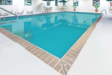 هتل Wingate By Wyndham Airport   Rockville Road