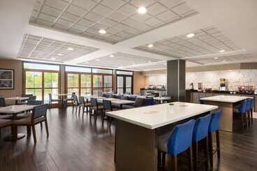 هتل Wingate By Wyndham Montgomery