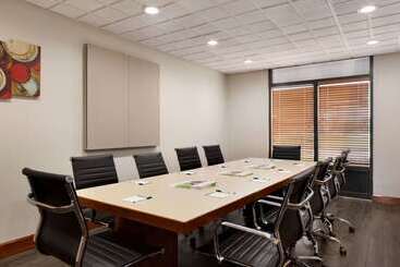 هتل Wingate By Wyndham Montgomery