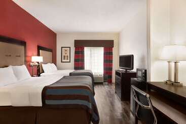 هتل Wingate By Wyndham Montgomery